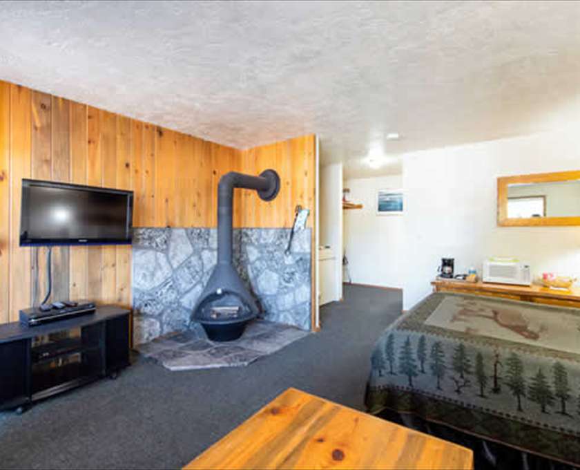 willamette-pass-inn-room-1-bedroom